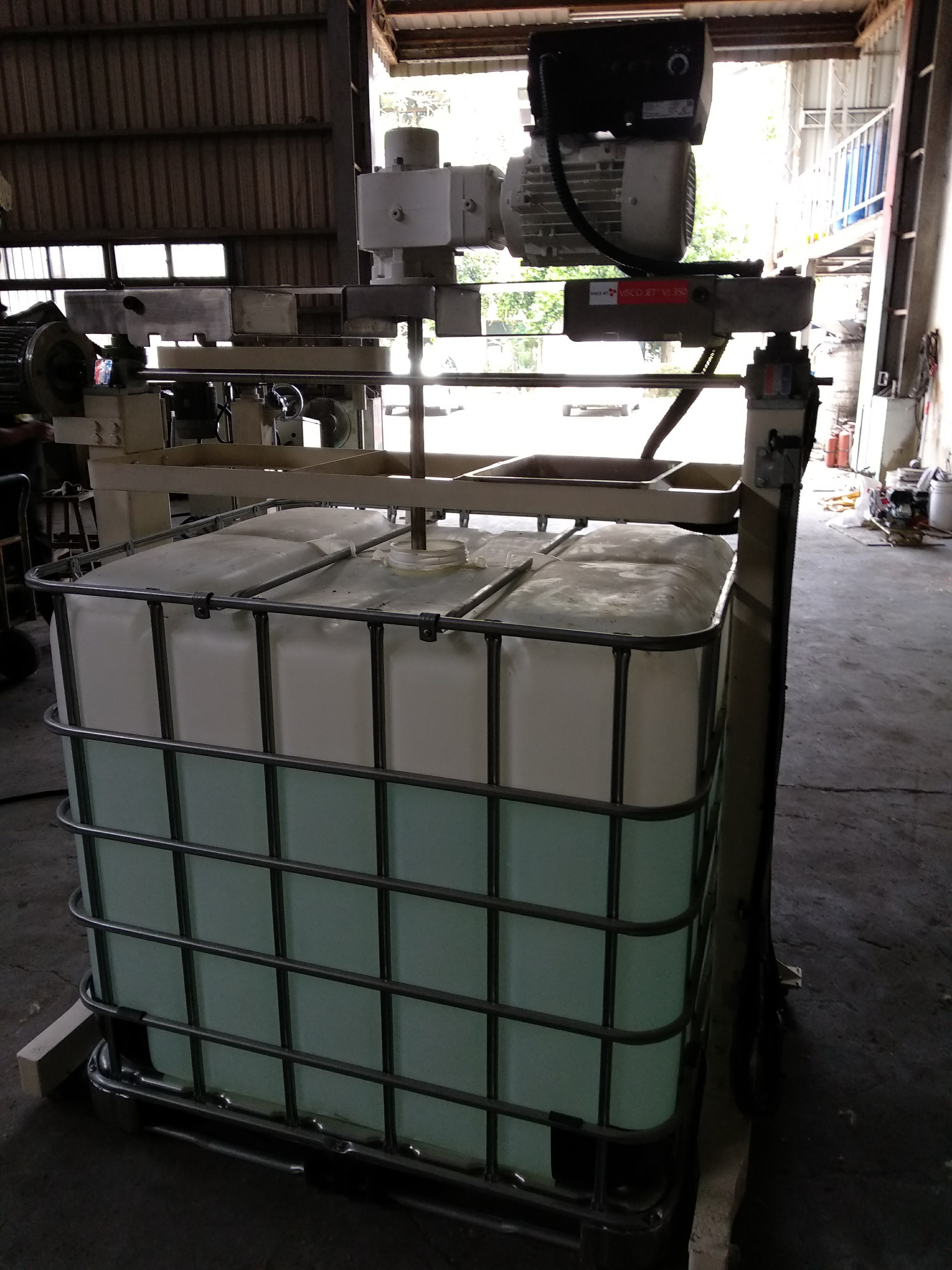 1立方米塑膠桶(IBC桶) 升降推式攪拌機