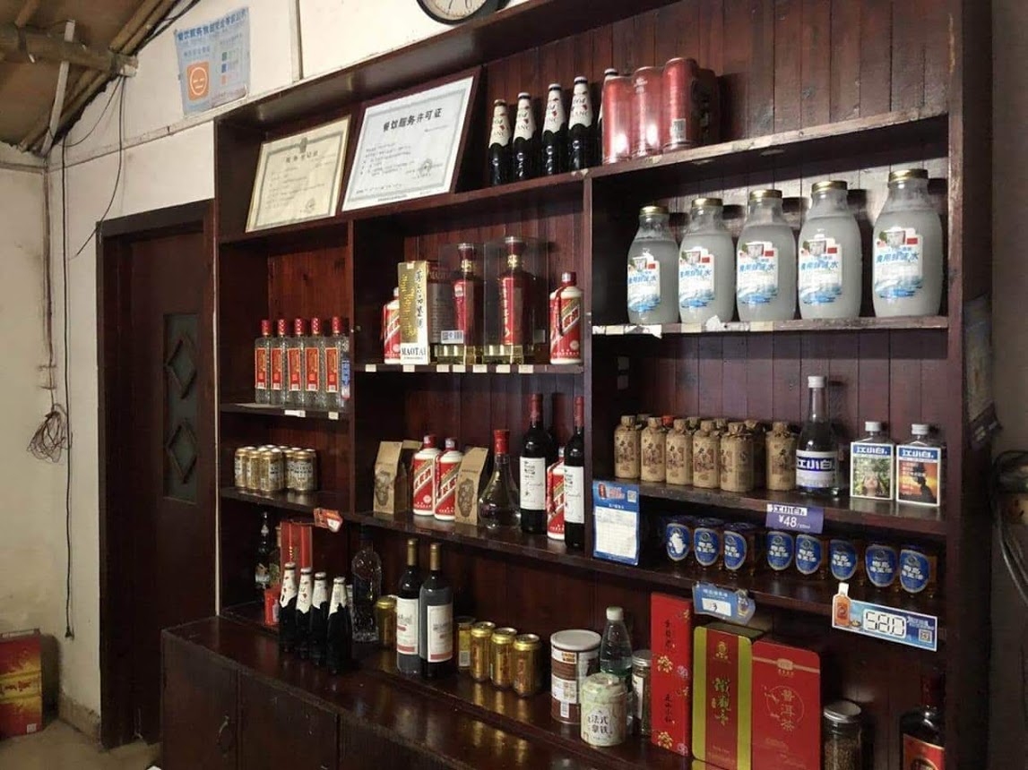 (十三圖)餐廳酒櫃擺設大自然機能水批發